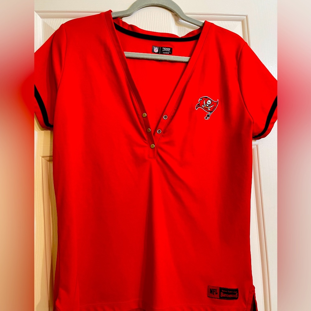 NFL Tampa Bay Buccaneers woman’s XL red top